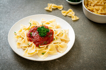 farfalle pasta in tomato sauce with parsley