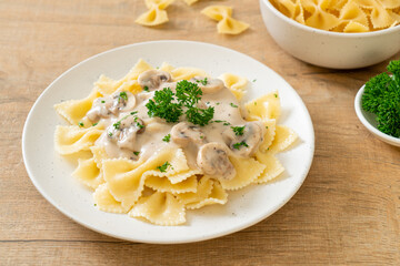 farfalle pasta with mushroom white cream sauce