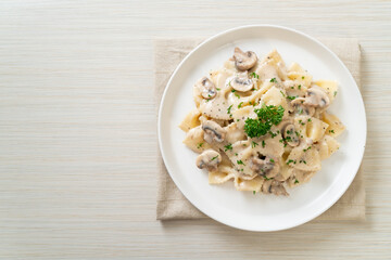 farfalle pasta with mushroom white cream sauce