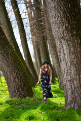 Fototapeta na wymiar Young woman walking in the park