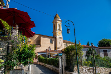 La Turbie village de la Côte d'Azur, surplombant Monaco.	
