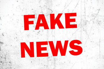 Tafel FAKE NEWS in roter Schrift