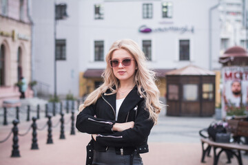 Fototapeta na wymiar Fashion hipster girl outdoor portrait