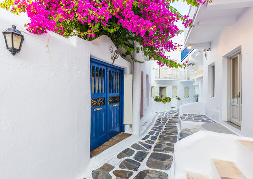 Fototapeta Mykonos, Greece. View of the narrow streets of Mykonos town.