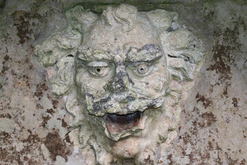 Fototapeta na wymiar face of a man statue