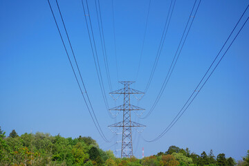 日本、青空と鉄塔