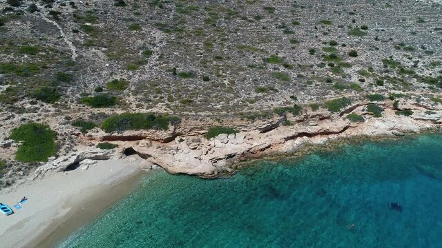 Mylopotas sur l'&icirc;le d'Ios dans les Cyclades en Gr&egrave;ce vue du ciel