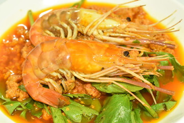 Obraz na płótnie Canvas stir fried river shrimp in yellow curry and egg on plate