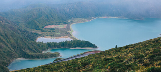 Obraz premium Natural landscape of lagoa de fogo (lake of fire) in the crater of the Água de Pau volcano in Sao Miguel Azores Portugal