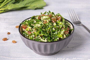 Salad with fresh spinach, tomatoes and quinoa.