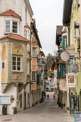 Obraz na płótnie Canvas Medieval narrow street in the town of Klausen Oberstadt (Città alta di Chiusa), Alto Adige, Südtirol, South Tyrol, Italy, Europe