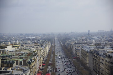 Blick über Paris im Smog 2016 vom Triumphbogen 