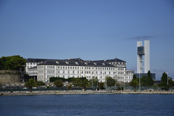 Naklejka premium Antiguo hospital militar y torre de la capitanía marítima de La Coruña, España 