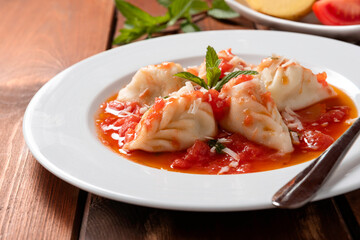 Culurgionis, tradizionali ravioli sardi ripieni di patate, pecorino e menta, Cucina Italiana 