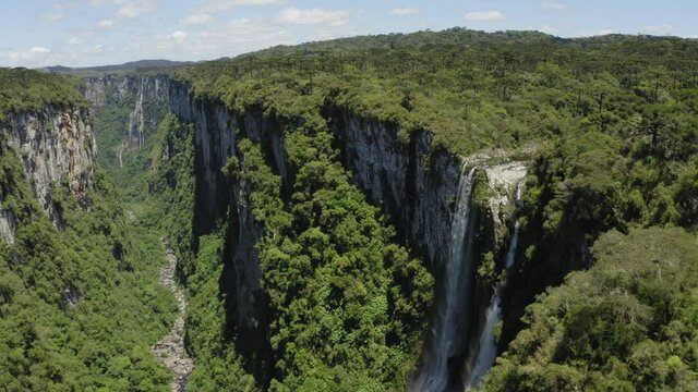 AEREA DRONE IMAGE IN CANYONS APARADOS SERRA SANTA CATARINA ITAIMBEZINHO