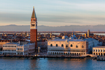 Venezia. Veduta  dal Campanile di San Giorgio Maggiore verso San Marco con il campanile e Palazzo...