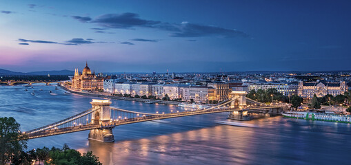 Fototapeta na wymiar View on Budapest, Chain Bridge in sunset