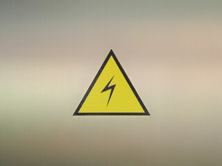 Triangular yellow flashover warning sticker - 427289216