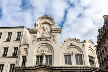 Fototapeta na wymiar Facade of a building in Montmartre
