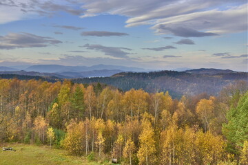 Fototapeta na wymiar Pogórze Rożnowskie, Polska, szlaki górskie, jesień