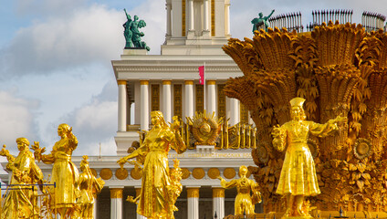 Fototapeta premium Statues on the fountain of VDNH -women gilded