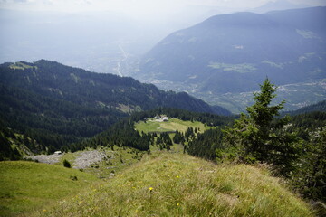 Fototapeta na wymiar Panoramen am Meraner Höhenweg vom Hochganghaus zum Langsee über die Alpen der Texelgruppe, Südtirol. 
