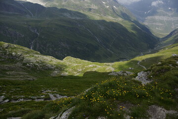 Wanderweg zum Abstieg zum Ortsteil Zeppichl von Pfelders in den Alpen, Südtirol
