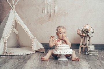 Cake smash kleines Kind Baby Torte essen erster Geburtstag Dekoration vintage boho - Variation 5	