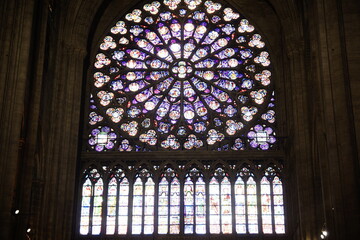 Fenster der Kathedrale Notre Dame vor dem Brand 
