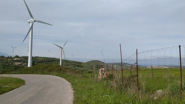 Wind farm.
Wind turbines on the mountain.
Renewable energy antenna of wind turbine.
Wind turbines producing renewable energy in the countryside. 4K video 