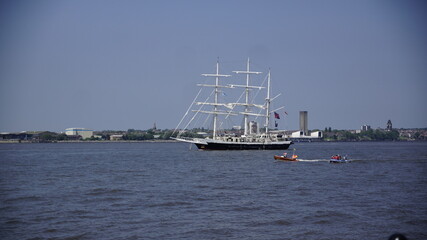 Segelschiffe in der Bucht von Liverpool
