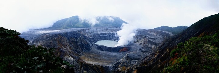 Lac d'acide du volcan Poás au Costa Rica