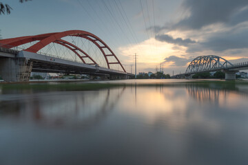 Obraz premium This is a landscape photo. The picture was taken in Ho Chi Minh City, 13/4/2020. Content about architecture of Binh Loi bridge. This is a famous bridge in Ho Chi Minh city.
