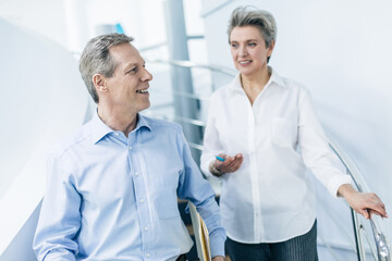 Obraz premium Senior woman and man having conversation about their work plan