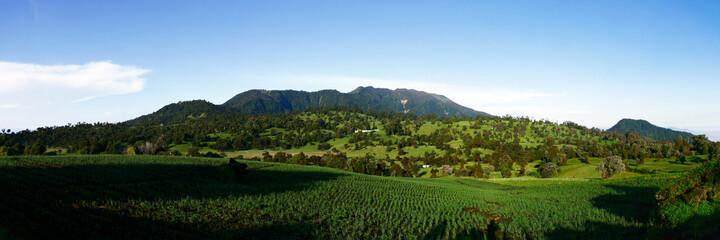 Fototapeta na wymiar Photo du voyage volcan Irazú vu depuis le volcan Turrialba au Costa Rica
