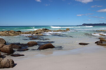 Fototapeta na wymiar Beautiful sandy beach - Friendly Beaches, Freycinet National Park, eastern Tasmania.