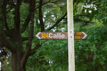 Sign indicating in spanish: 304 street.