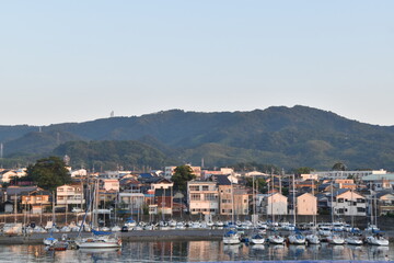 Naklejka premium 港町の静かな光景