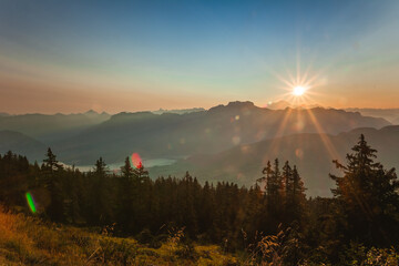 Crépuscule d'été au Semnoz, lac d'Annecy, haute Savoie