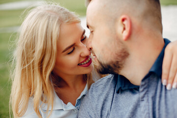 Obraz premium Beautiful couple spend time on a summer forest