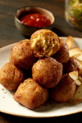 Fried fish appetizer with sauce