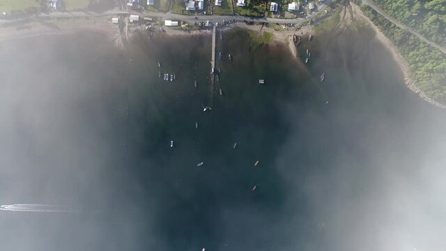 Nubes bajas en Caleta el Manzano, Chile. Cambio clim&aacute;tico, puerto, pesca artesanal
