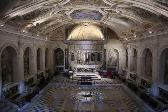 Napoli - Cripta della Basilica di Santa Maria alla Sanit&agrave;