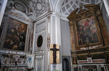 Napoli - Terza e seconda cappella destra della Basilica di Santa Maria alla Sanità
