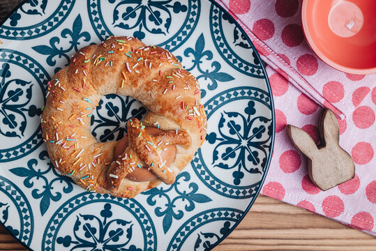 Scarcella, a traditional Apulian pastry for Easter