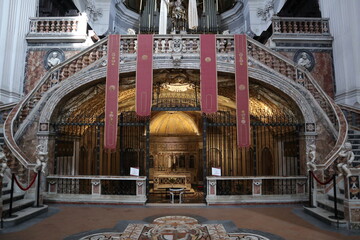 Napoli - Accesso alla cripta della Basilica di Santa Maria alla Sanità
