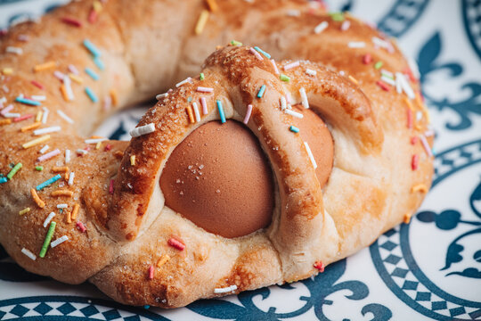 Scarcella, a traditional Apulian pastry for Easter