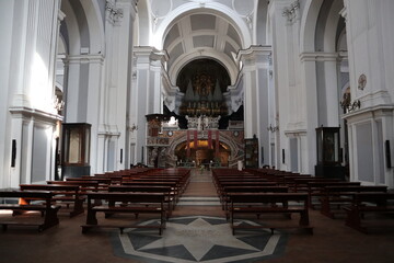 Napoli - Interno della Basilica di Santa Maria alla Sanità dall'entrata
