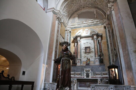 Napoli - Ottava cappella destra della Basilica di Santa Maria alla Sanit&agrave;