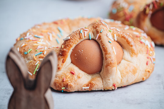 Scarcella, a traditional Apulian pastry for Easter
